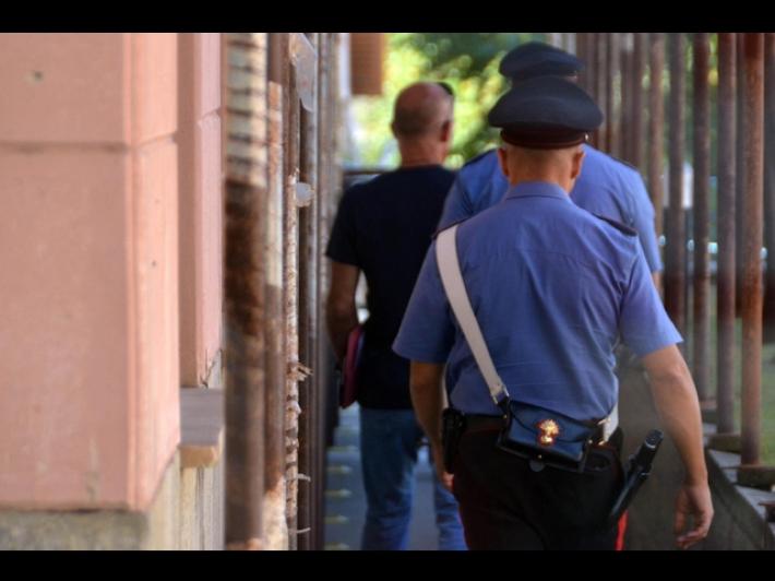 Voleva vedere il figlio, donna aggredisce ex con l'acido