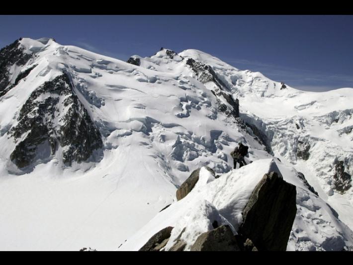 Precipitano sul Monte Bianco, morti due alpinisti spagnoli