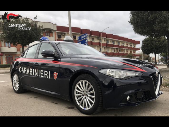 In quattro su una Smart che si ribalta: muore una bimba, era in braccio alla madre. Conducente senza patente, veicolo non assicurato 