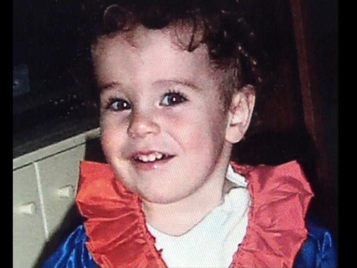 Distesa di rifiuti vicino al cippo del piccolo Tommaso Onofri