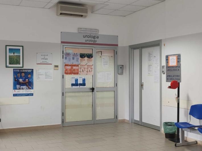 Ancora violenza in ospedale: paziente prende a calci un medico in Puglia