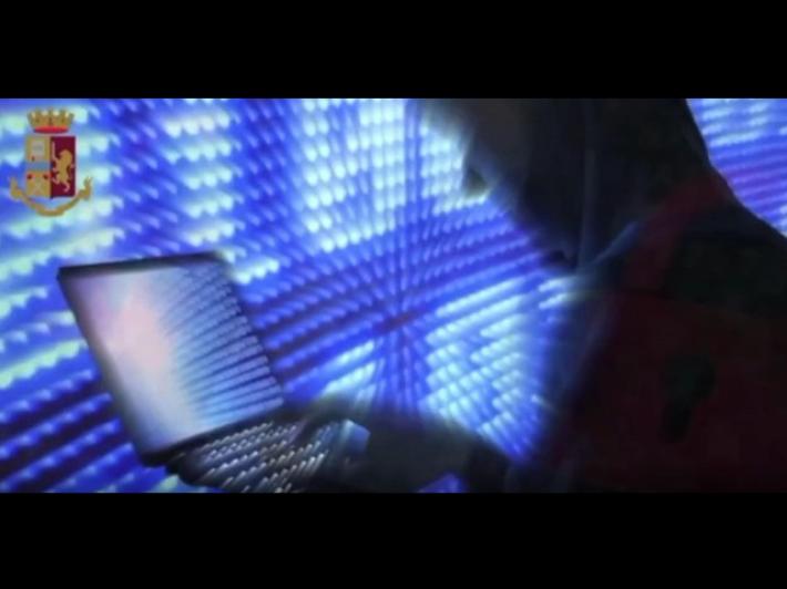 Ventiquattro bimbe adescate on-line per farsi inviare foto hot