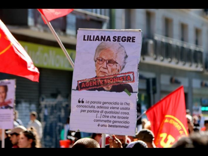 Cartello choc contro Segre a corteo pro Palestina a Milano