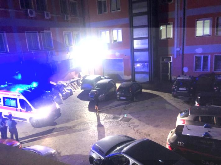 Dopo sentenza Intern&ograve; stringe il braccio del marito