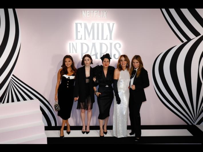 Macron, 'Emily in Paris resti a Parigi, a Roma non ha senso'