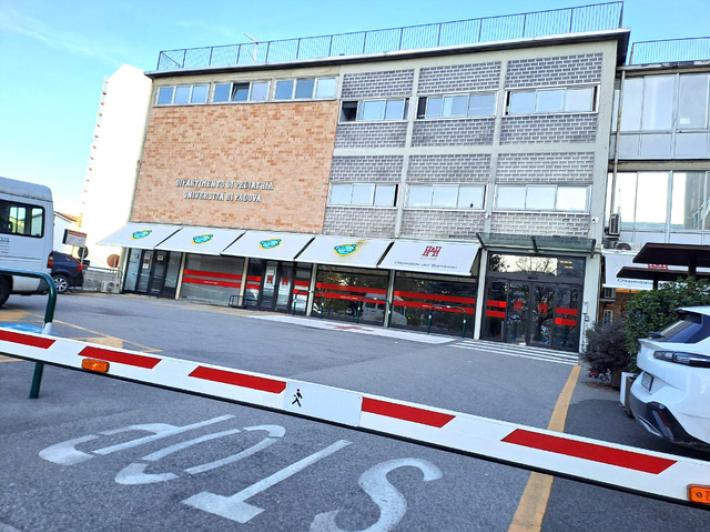 Sevizie al figlio 5 mesi, il sospetto degli inquirenti: il padre puntava a ottenere sussidi 