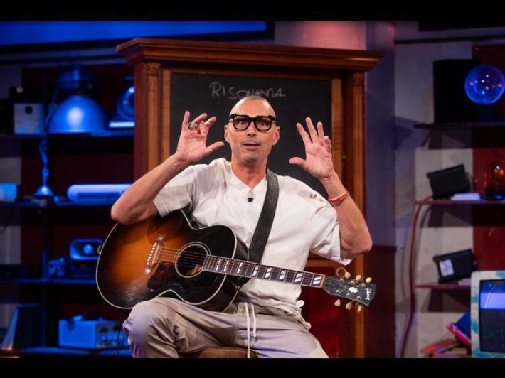 Dati rubati, il cantante Alex Britti al pm: "Grave che mi abbiano pedinato"