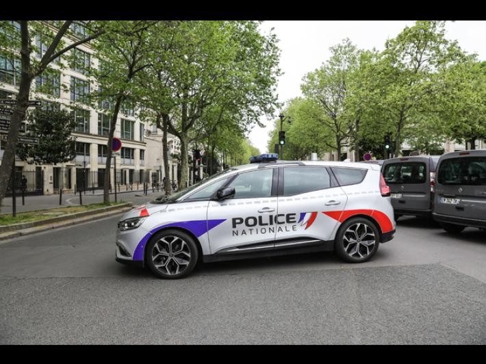 Francia, ristoratore si barrica nel locale con alcuni dipendenti