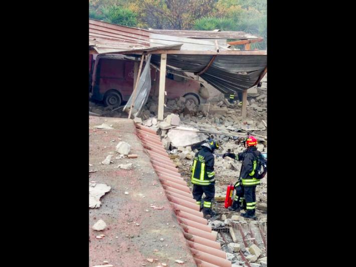 Scoppio a Ercolano, tre vittime in deposito fuochi abusivo