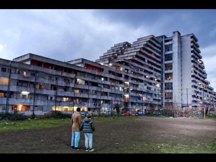 Crolla pezzo solaio, tre famiglie sgomberate da Vela Scampia
