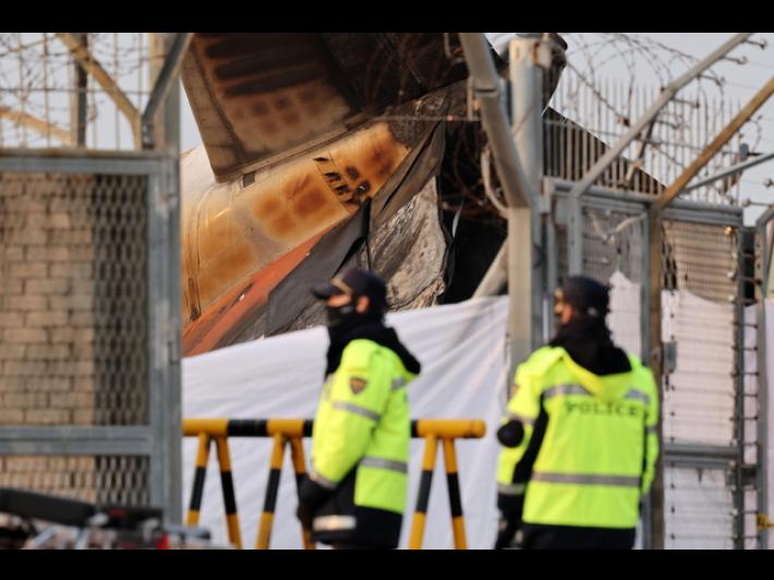 Corea del Sud, 'ispezioni speciali' su tutti i Boeing 737-800 dopo l'incidente costato la vita a 179 persone