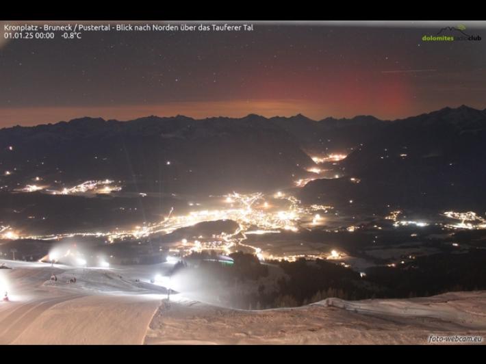 Aurora boreale nella notte di San Silvestro sulle Dolomiti