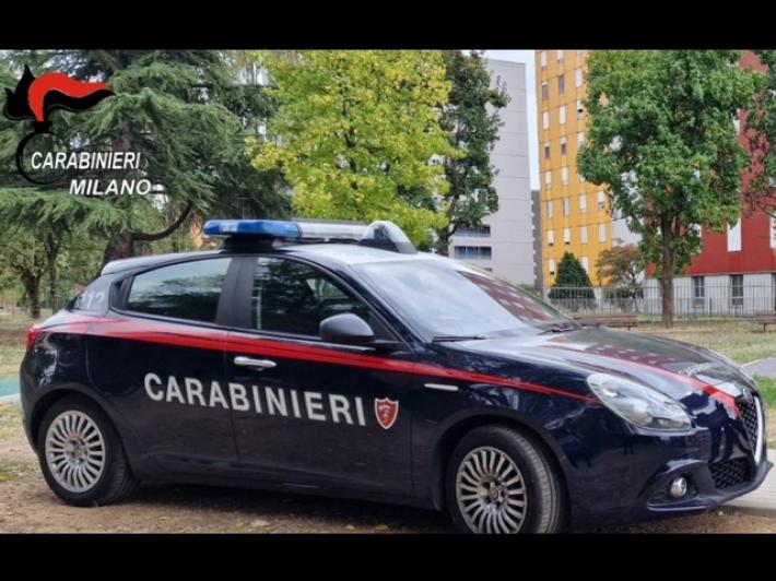 Evaso ruba un furgone e fugge inseguito dai carabinieri a Milano