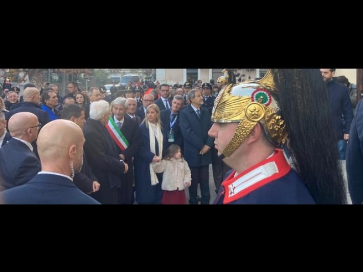 Mattarella inaugura scuola ristrutturata, la frequent&ograve; Baudo