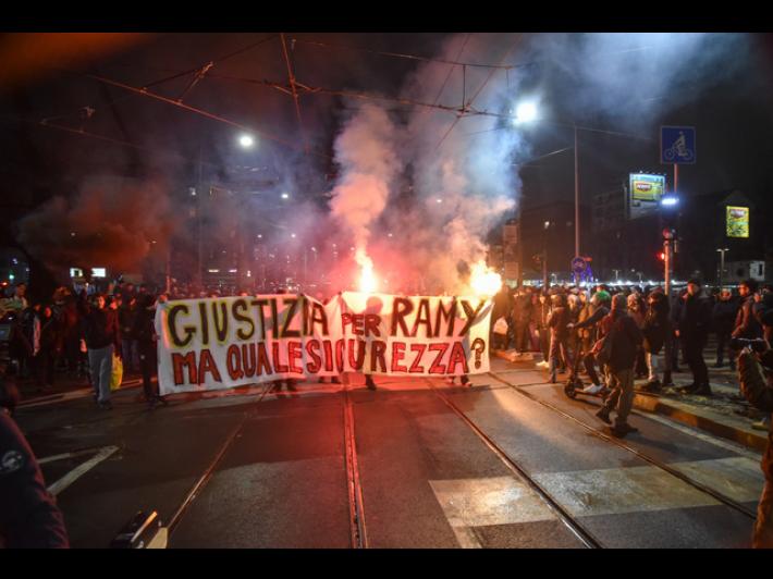 A Milano un corteo per chiedere giustizia per Ramy