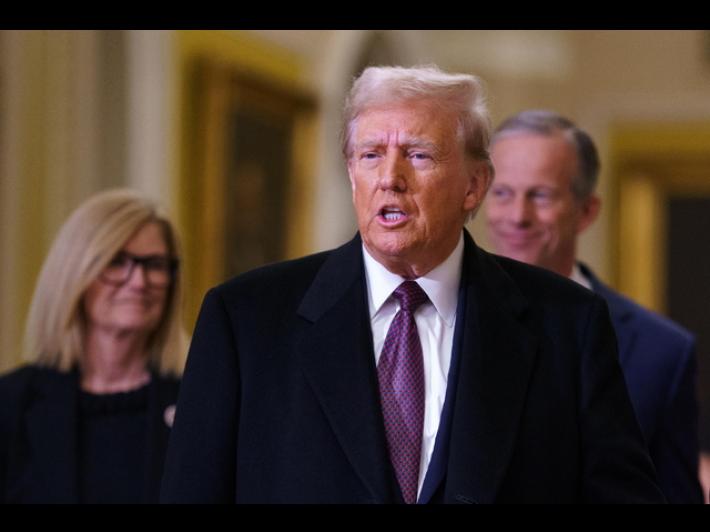 Fonti, 'Trump sta preparando oltre 100 ordini esecutivi'