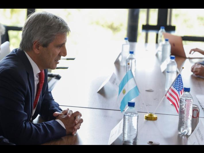 L'Argentina apre ai prezzi in dollari