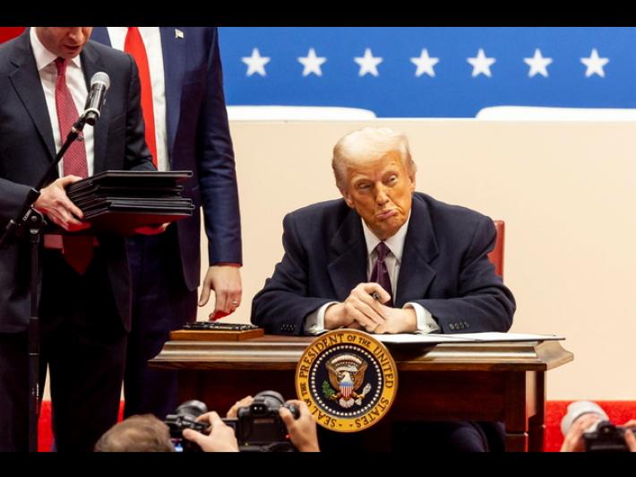 Trump firma l'ordine per l'uscita degli Usa da Oms