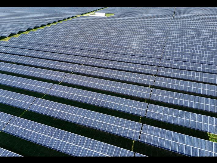 'L'energia solare supera per la prima volta il carbone nell'Ue'