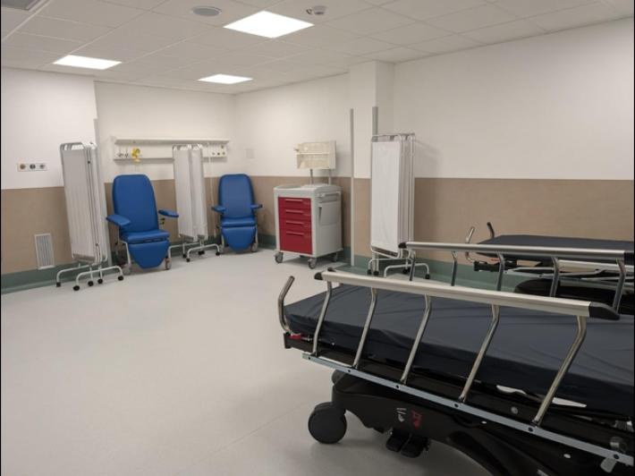 Un 73enne muore cadendo da barella, 4 indagati