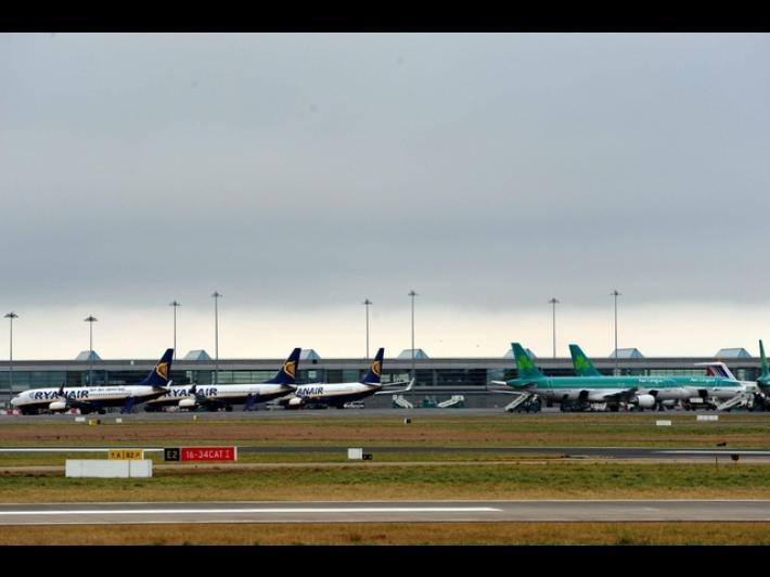 Tempesta Eowyn sull'Irlanda, a Dublino cancellati 230 voli