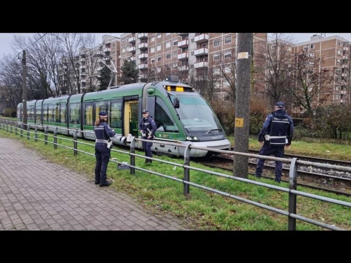 Morto un 27enne investito da un tram a Milano