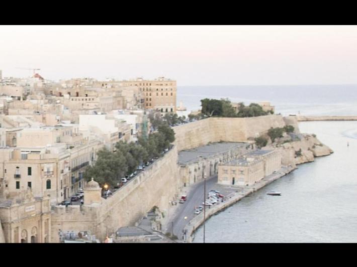 Precipita dal balcone di un hotel a Malta, grave 18enne sarda