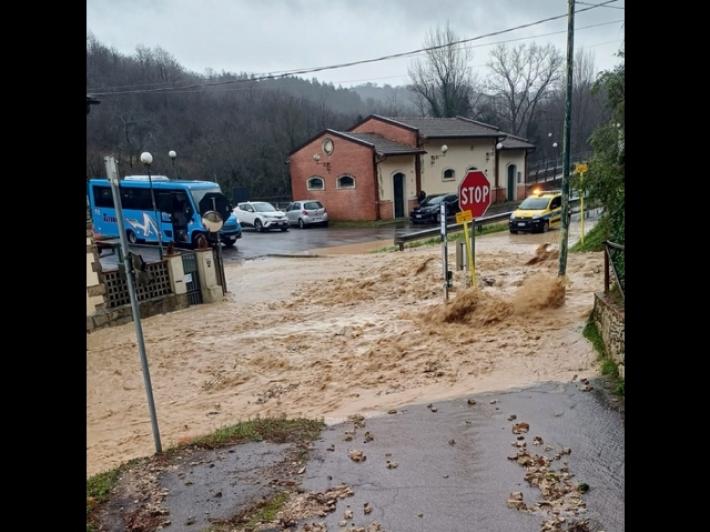 Maltempo, chiusa la statale Futa a 15 km da Firenze