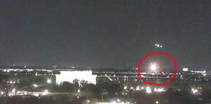 L'impatto tra aereo passeggeri ed elicottero militare a Washington 