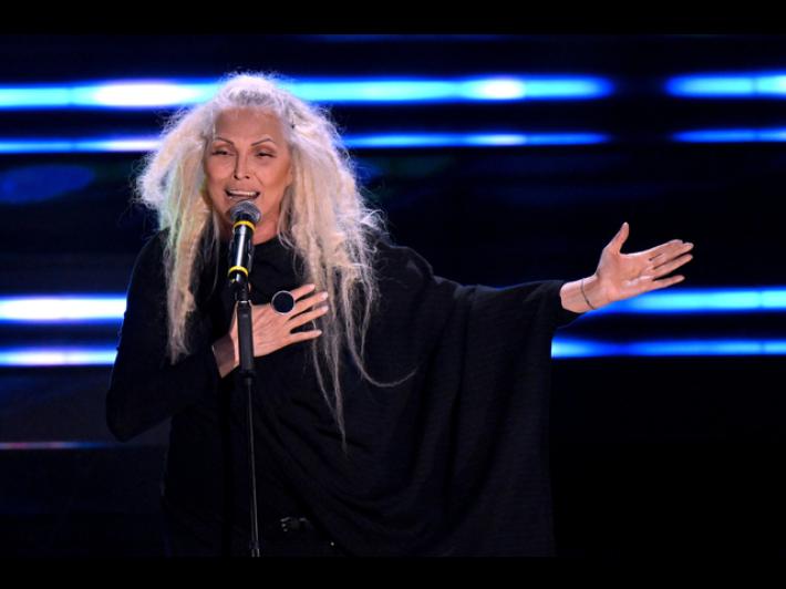 Anna Oxa prosciolta per violazione privacy utente Facebook