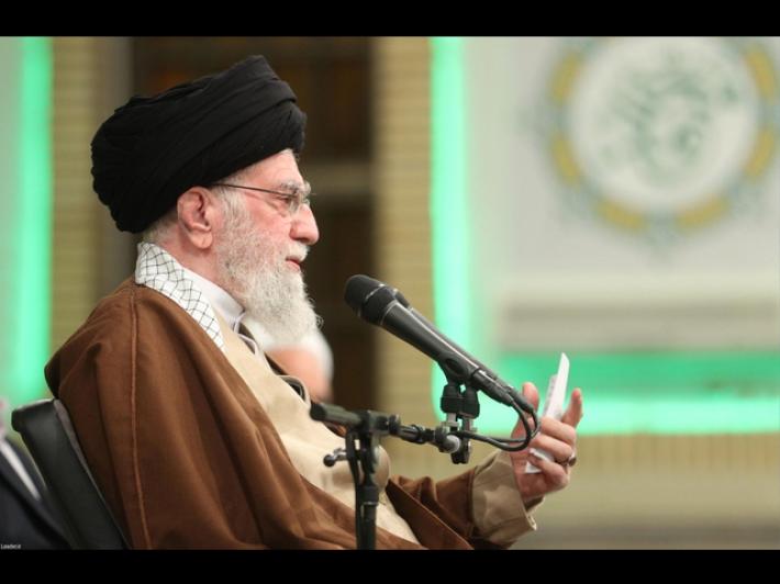Trump: &laquo;Sappiamo dov'&egrave; Khamenei, per ora non lo uccideremo: si arrenda".  E  l'ayatollah trasferisce i poteri esecutivi ai pasdaran 