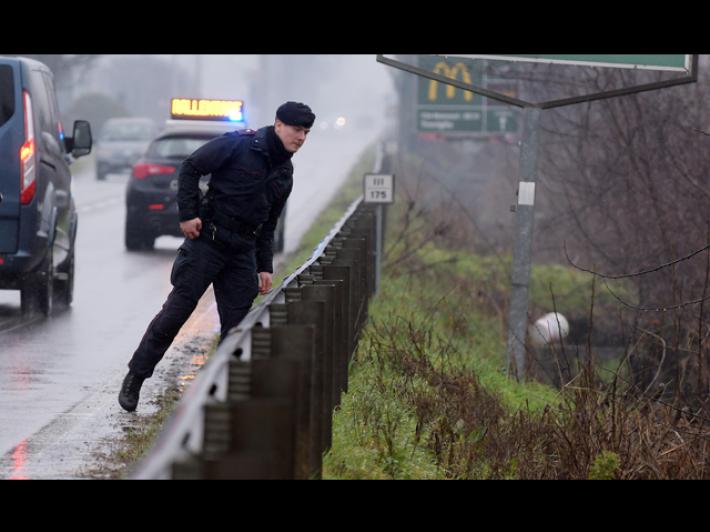 Compagno baby-sitter resta in cella, pu&ograve; inquinare prove