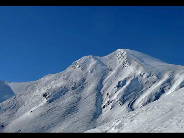 Valanga sull'Appennino reggiano travolge due persone, in salvo