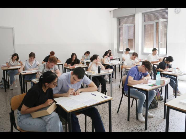 Scuola: iscrizioni, crescono ai licei, +10% al Made in Italy
