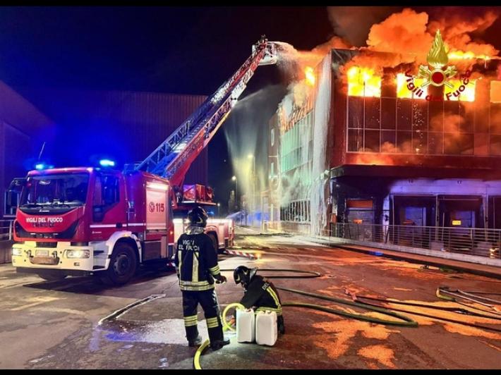 Grosso incendio all'Inalca a Reggio Emilia
