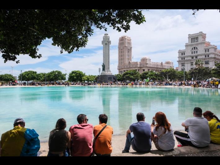 Giovane italiano trovato morto a Tenerife: disposta l'autopsia.  Non ci sono segni di violenza ma resta il giallo 