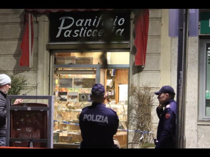 Sparatoria a Milano, un morto e un ferito gravissimo. Caccia al killer
