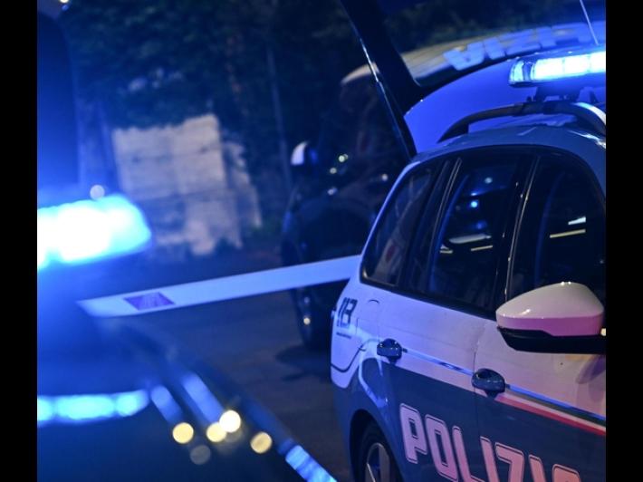 Controlli della polizia ieri sera: sequestrati 50 grammi di hashish, controllate 65 persone. Ispezionata anche la stazione