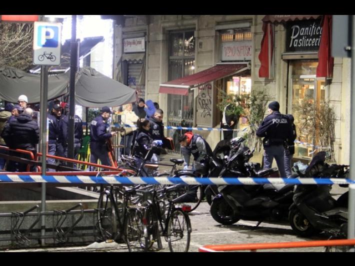 Ucciso in panetteria, la telecamera ha ripreso il killer in fuga