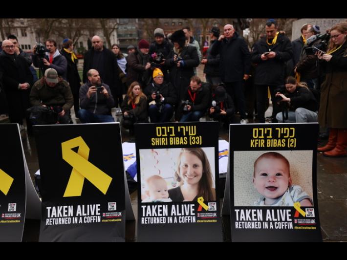 La famiglia Bibas: &egrave; di Shiri il corpo restituito da Hamas