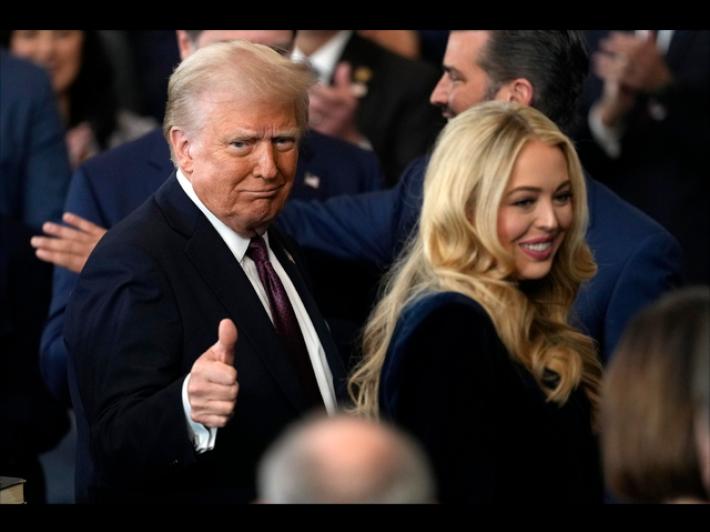 Trump vol&ograve; sull'aereo di Epstein nel 1994 con la figlia Tiffany