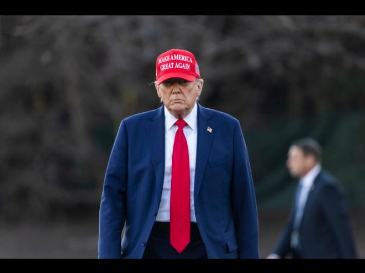 Trump ha firmato l'ordine per rendere inglese lingua ufficiale