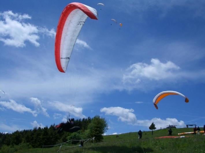 Infortunio in atterraggio col parapendio, soccorso con il Pegaso