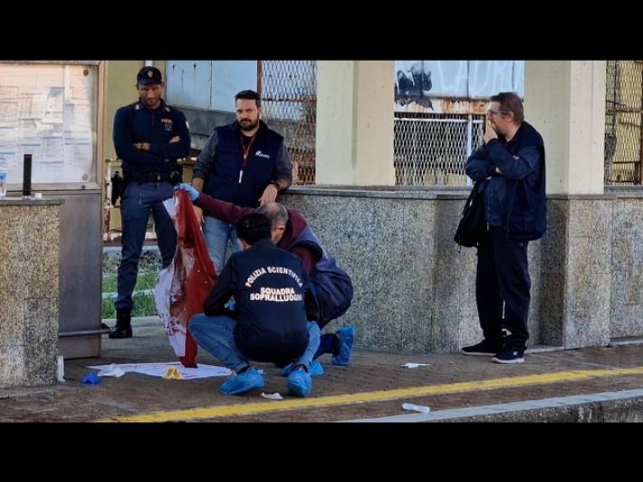 Capotreno accoltellato a Genova, aggressore patteggia tre anni
