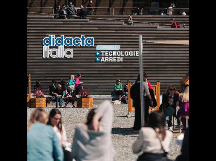 Dall'IA ai visori apre il salone Didacta a Firenze