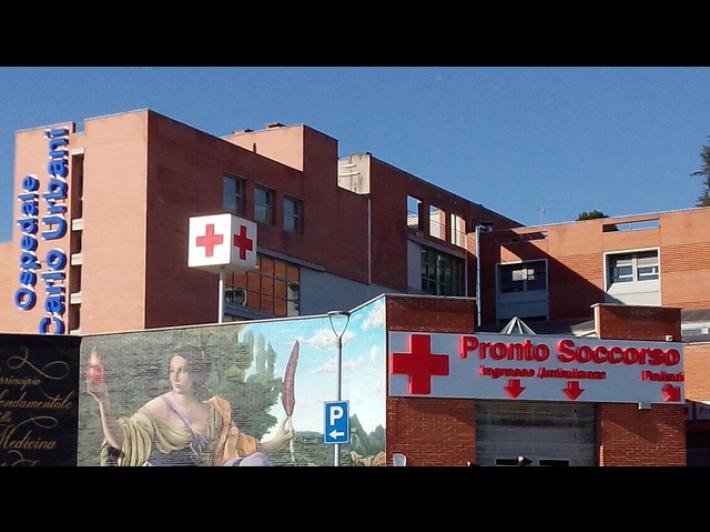 Finge gravidanza per denunciare abusi del compagno ai sanitari