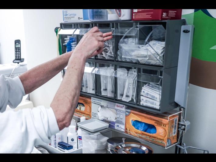 Ragazza ricoverata a Bologna denuncia molestie da un operatore socio-sanitario