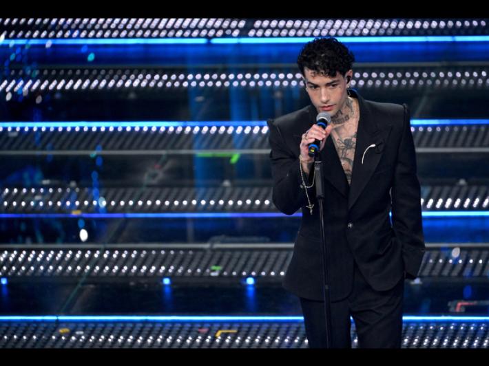 Rissa in discoteca a Porto Cervo: Tony Effe indagato con altre sette persone 