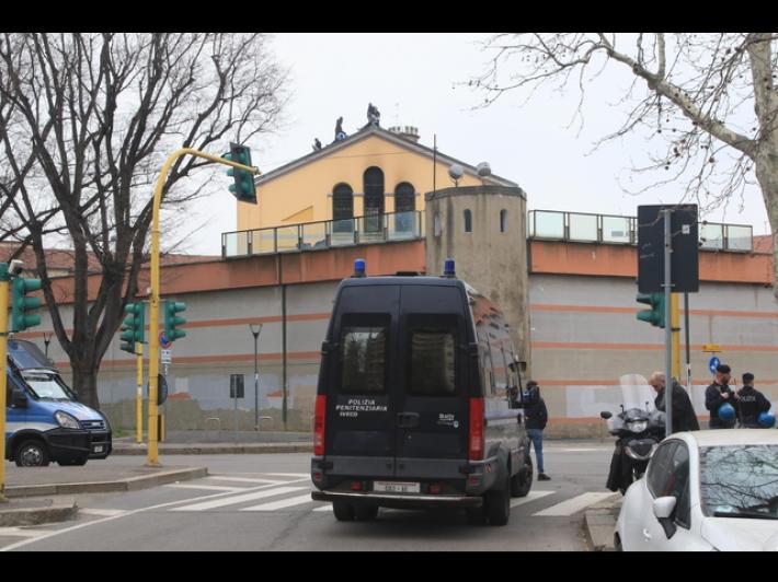 Violenta psicologa nel carcere di San Vittore, fermato detenuto