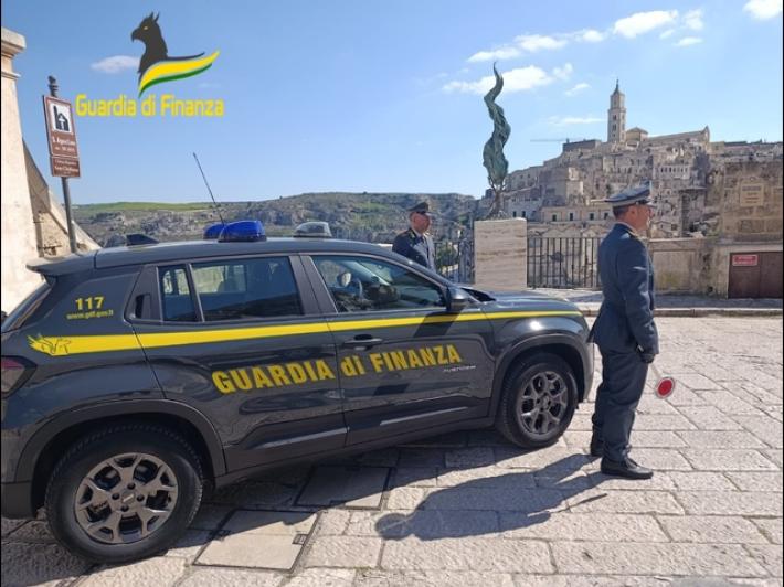 Favorirono l'immigrazione clandestina, 72 persone denunciate